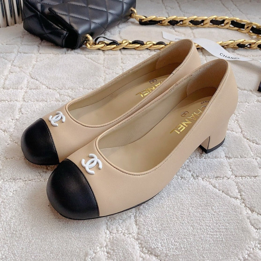 PUMP ROUNG TOE IN BEIGE CREAM MIX BLACK SHEEPSKIN