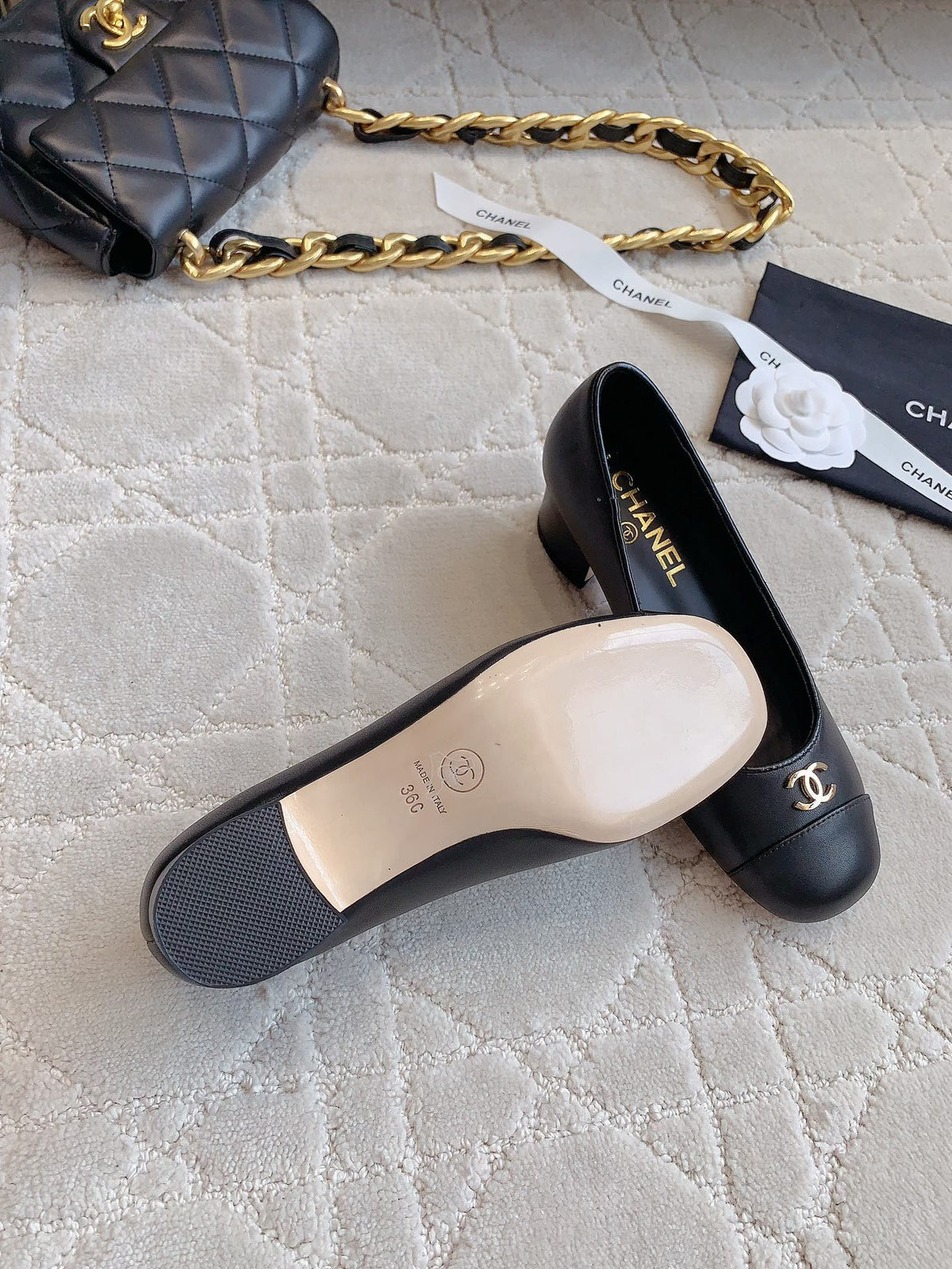 PUMP ROUNG TOE IN BLACK SHEEPSKIN