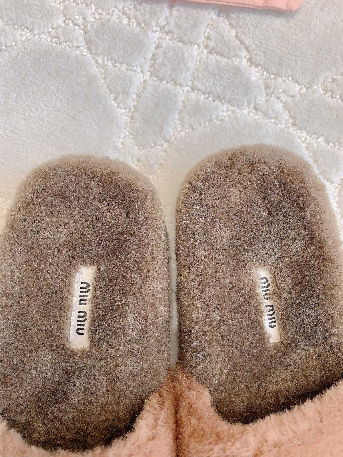 RABBIT FUR SLIPPERS BROWN WITH EMBROIDED LOGO