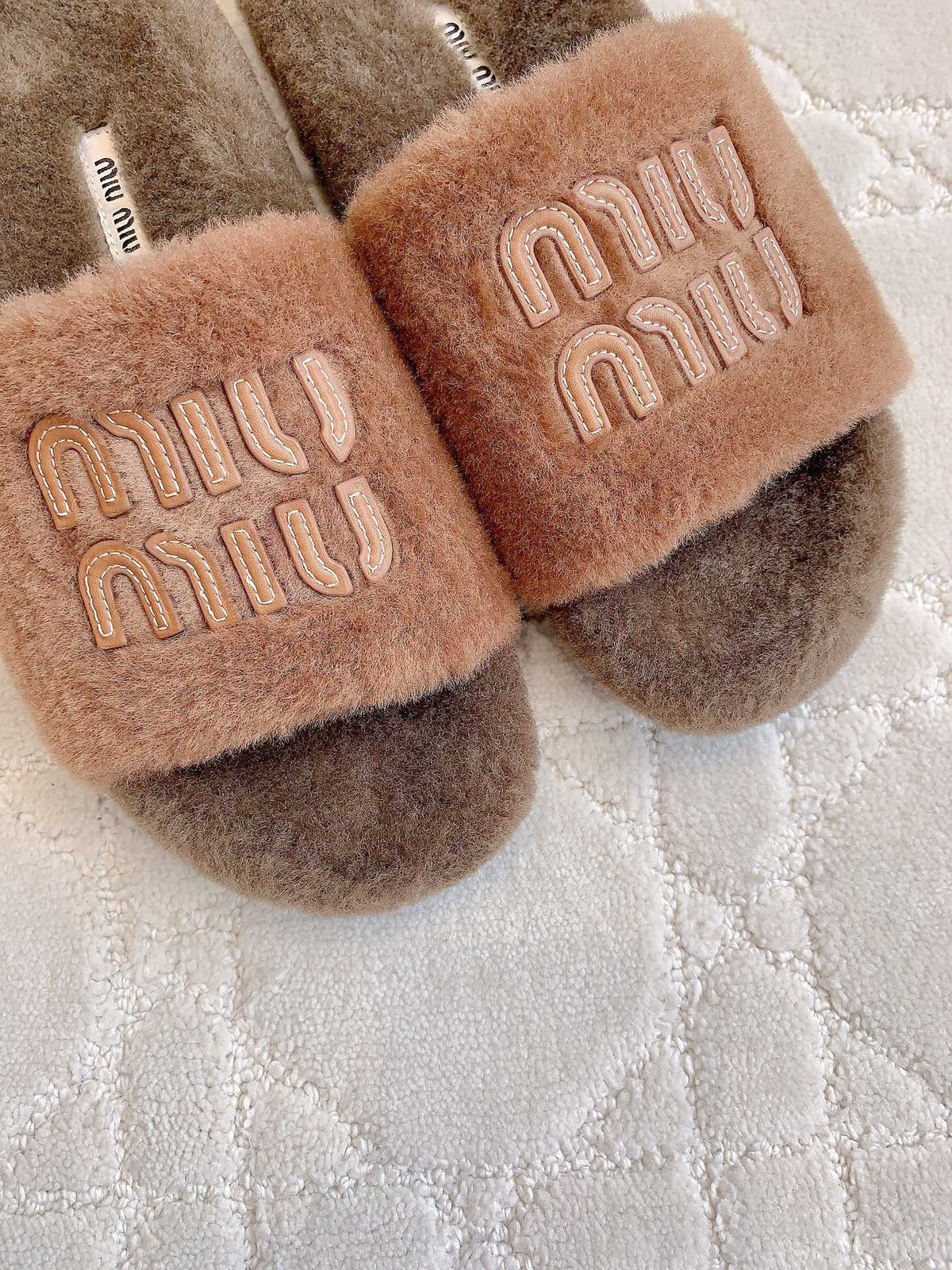 RABBIT FUR SLIPPERS BROWN WITH EMBROIDED LOGO