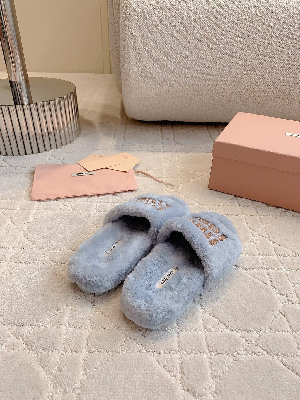 RABBIT FUR SLIPPERS RHINO GRAY WITH EMBROIDED LOGO