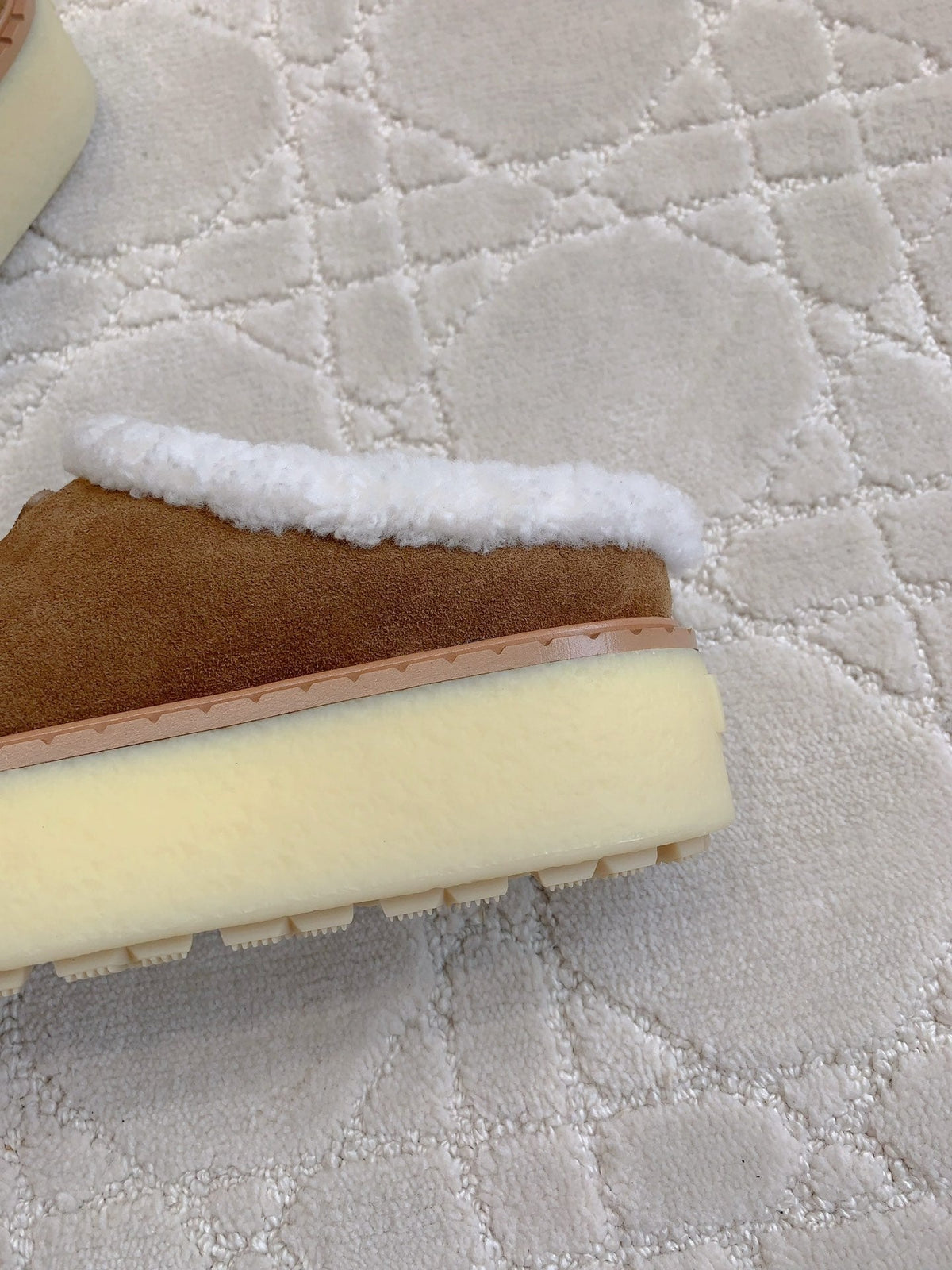PRA MULES SHEARLING LINING IN TAN SUEDE