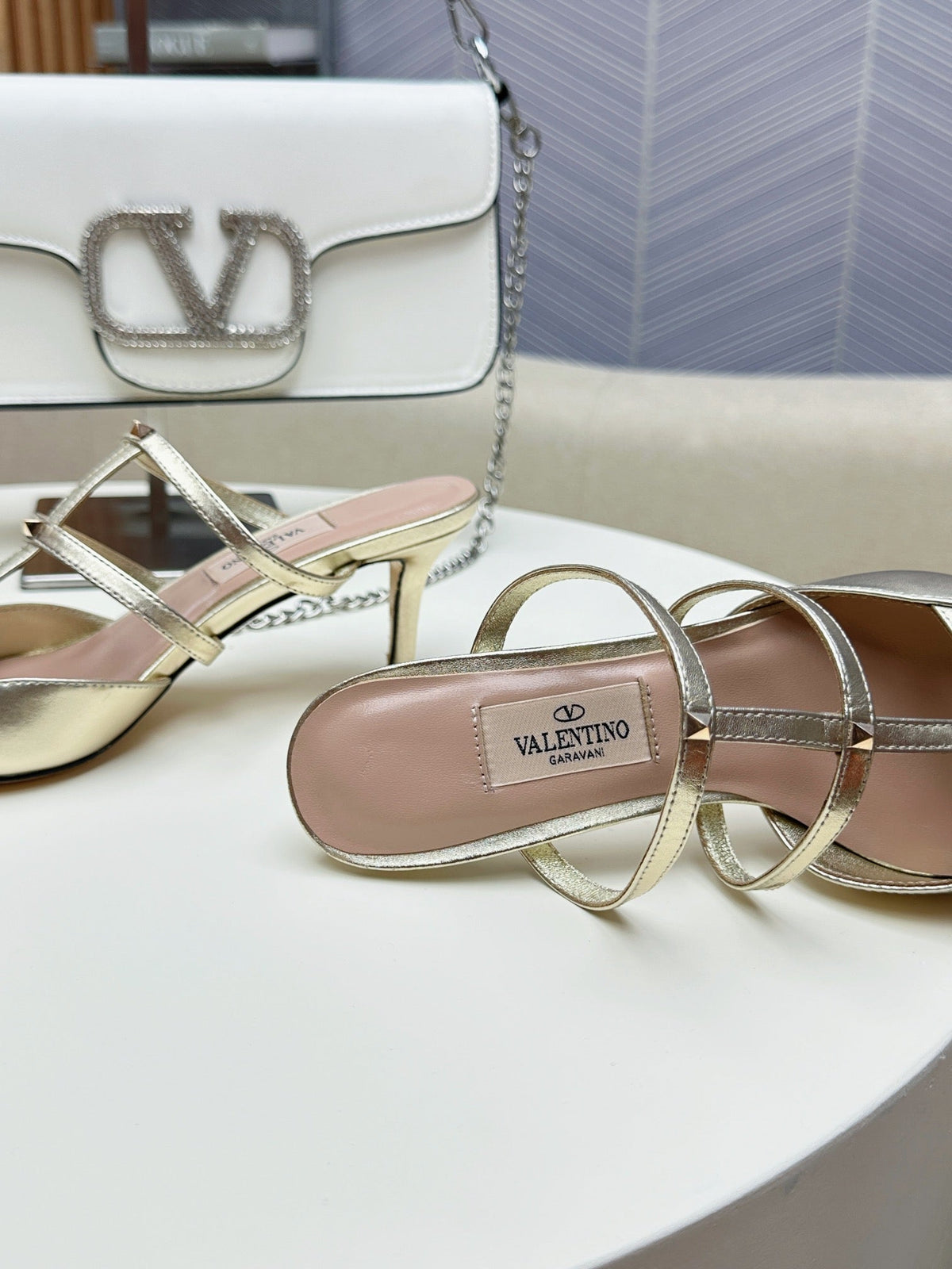 ROCKSTUD WISPY GOLD CALFSKIN MULE 60MM