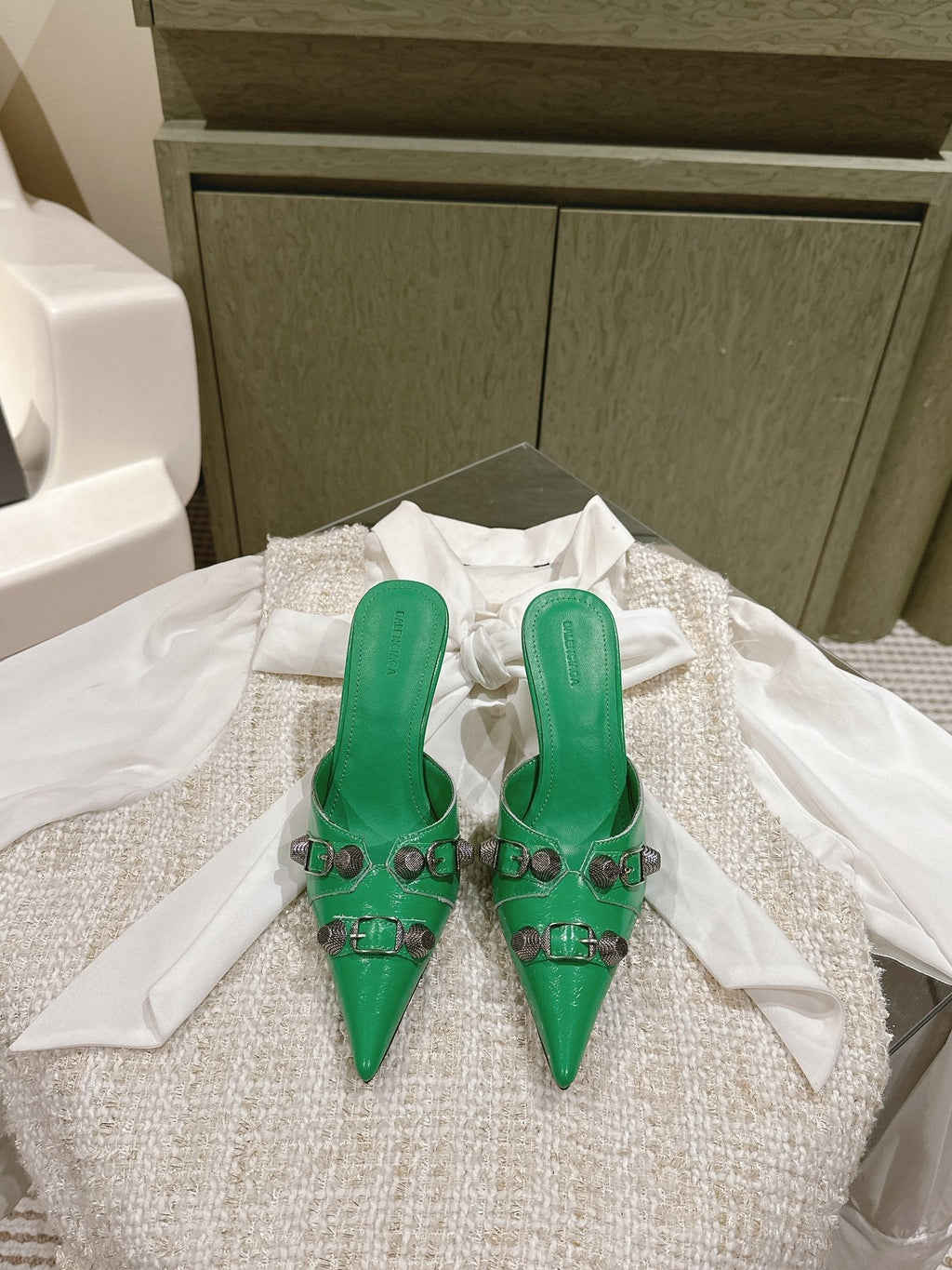 CAGOLE POINTED HIGH MULES IN GREEN SHINY CALFSKIN