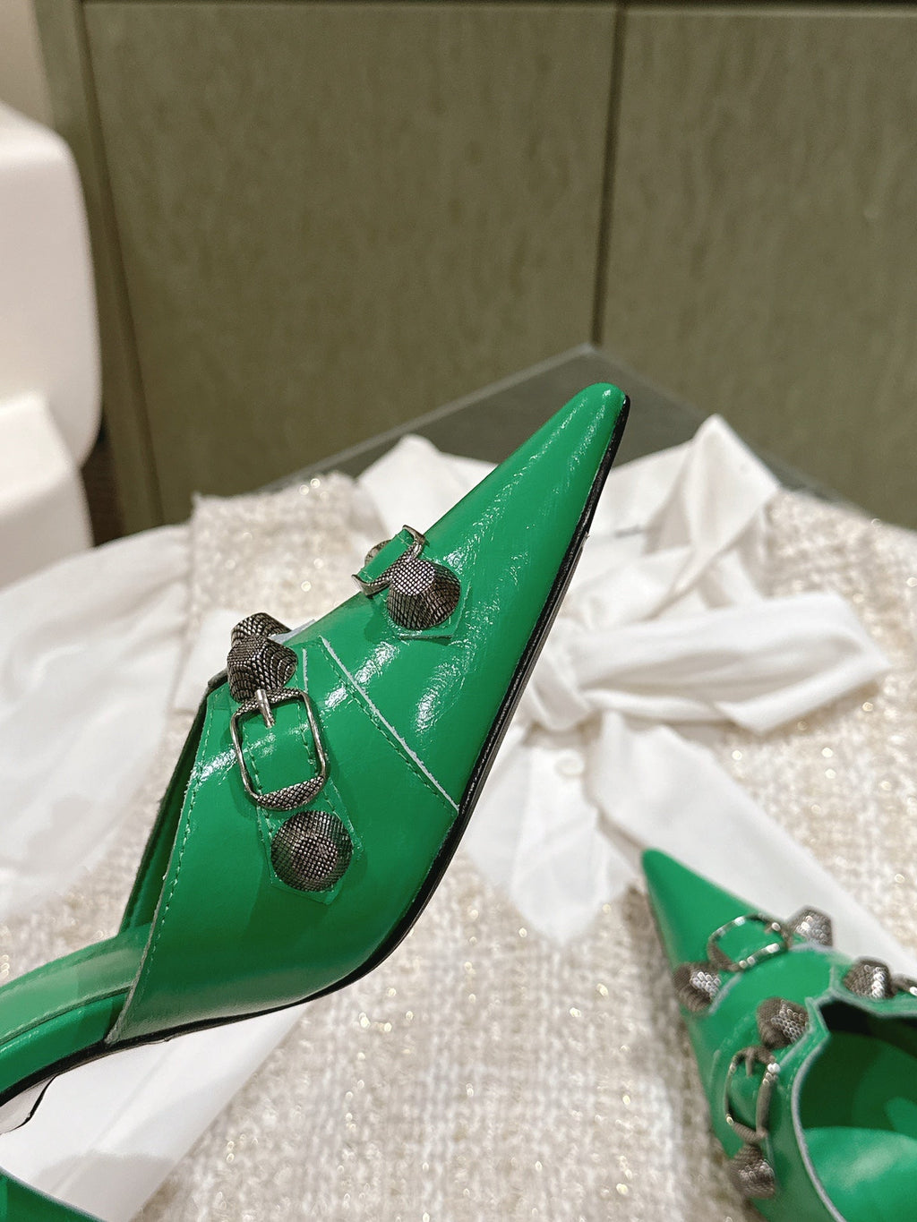 CAGOLE POINTED HIGH MULES IN GREEN SHINY CALFSKIN
