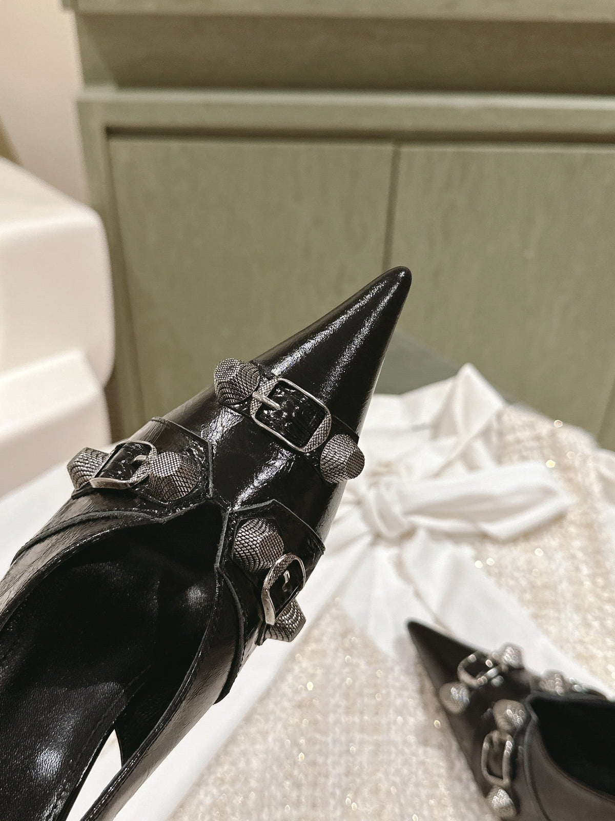 CAGOLE HIGH SLINGBACK IN BLACK GLOSSY CALFSKIN