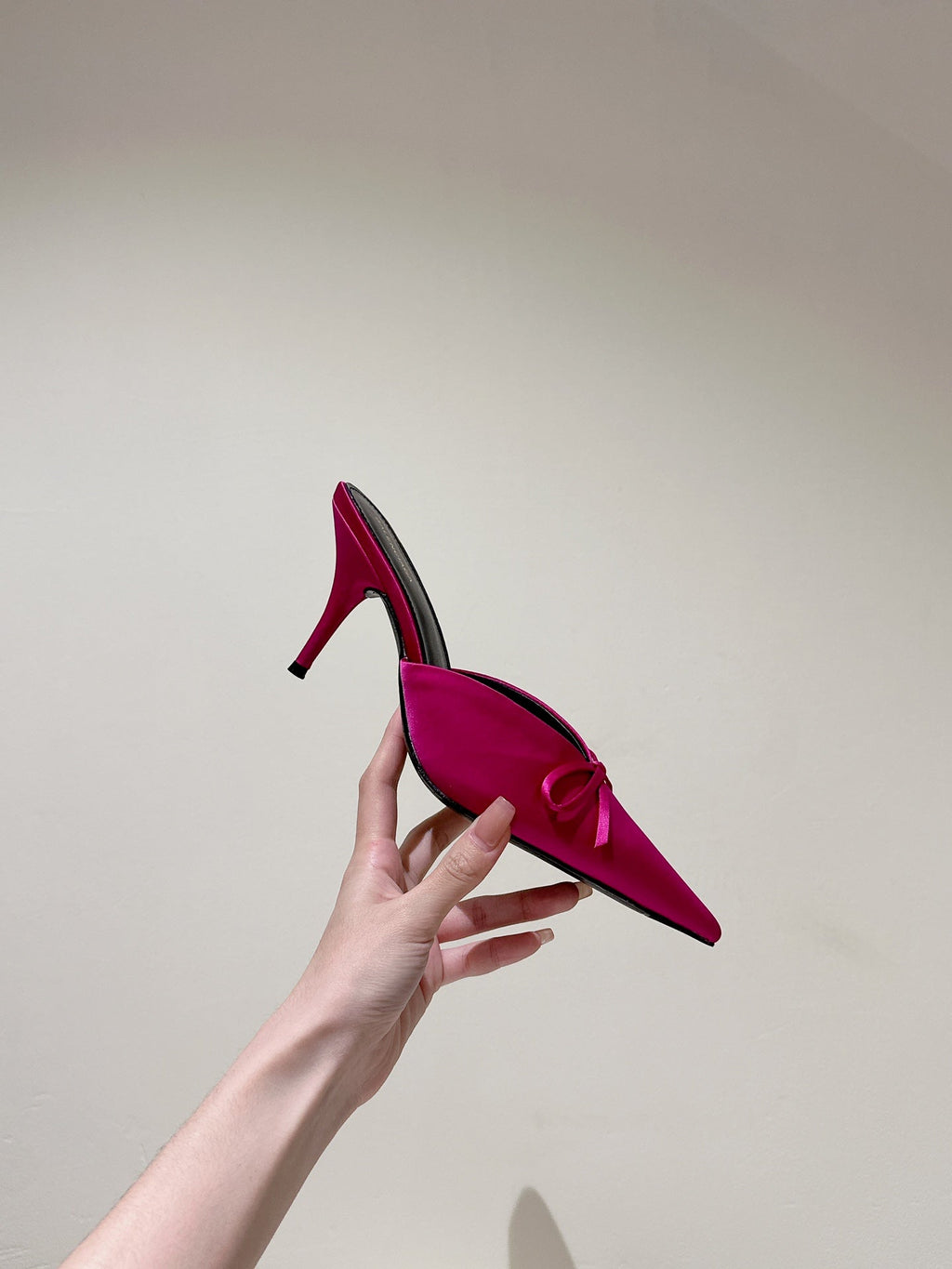 POINTED HIGH MULES WITH BOW IN HOT PINK SILK