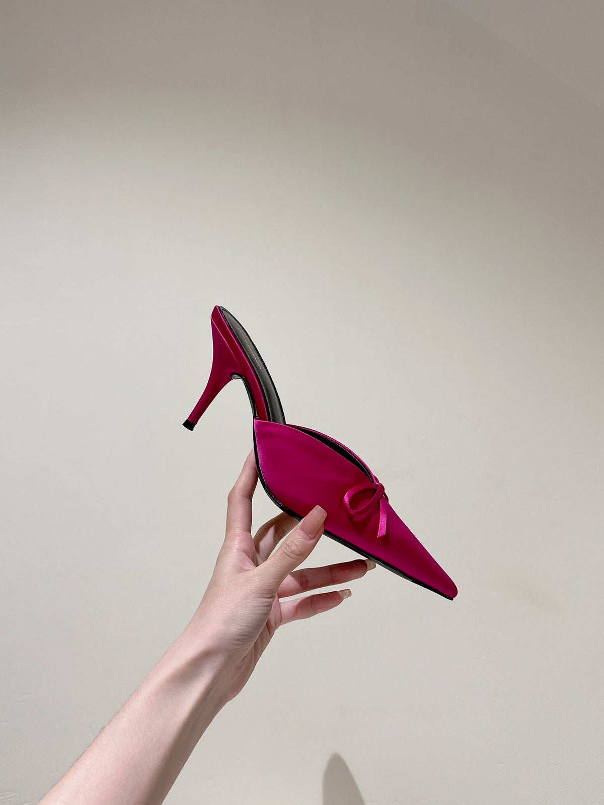 POINTED HIGH MULES WITH BOW IN HOT PINK SILK