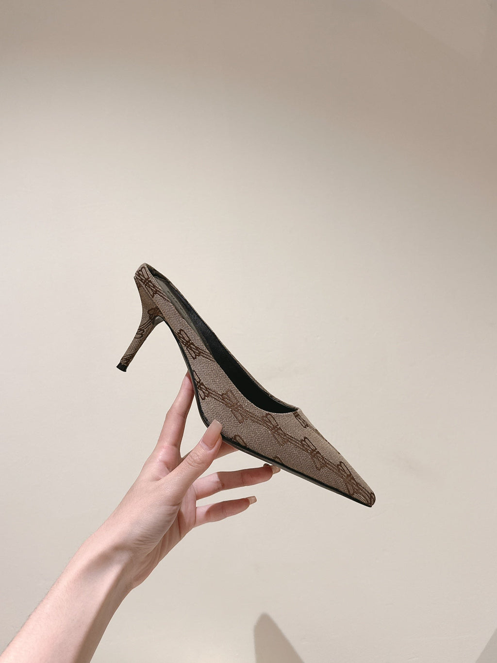POINTED HIGH MULES IN BEIGE MONOGRAM JACQUARD FABRIC