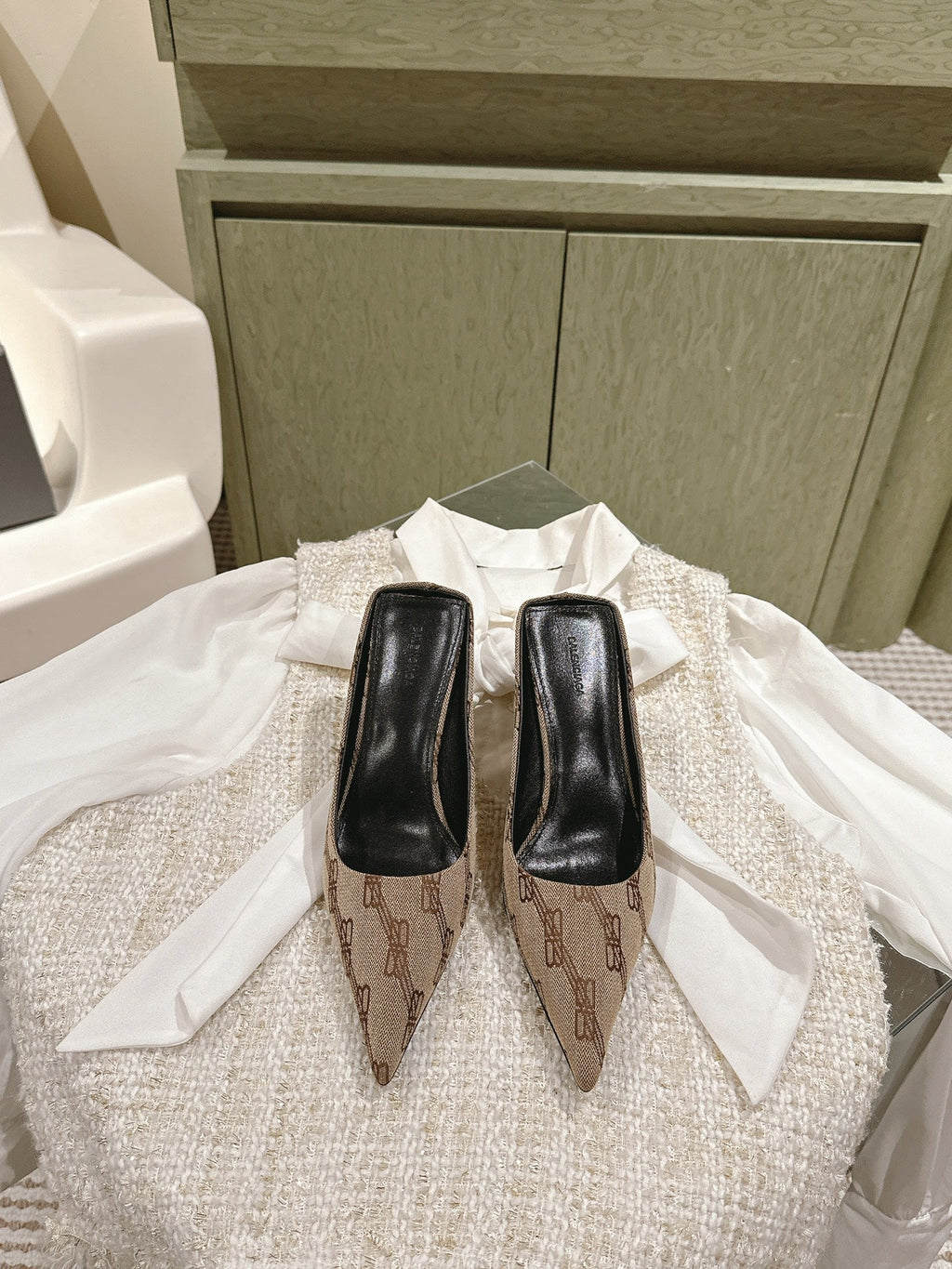 POINTED HIGH MULES IN BEIGE MONOGRAM JACQUARD FABRIC