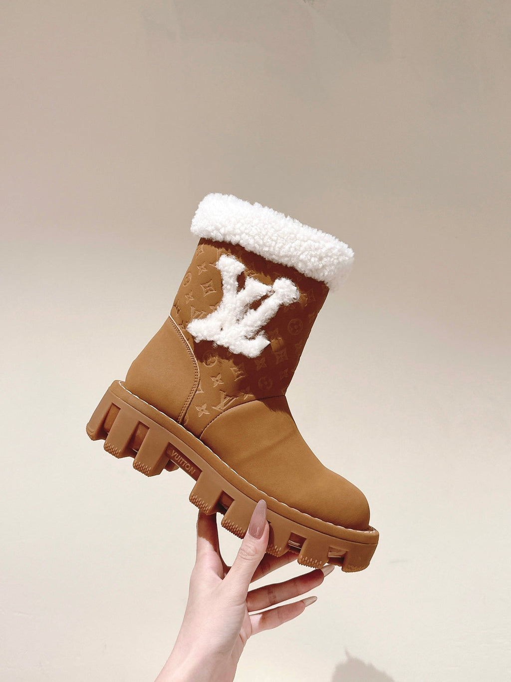 ANKLE BOOTS IN BRONZE BROWN EMBOSSED CALFSKIN AND WHITE SHEARLING