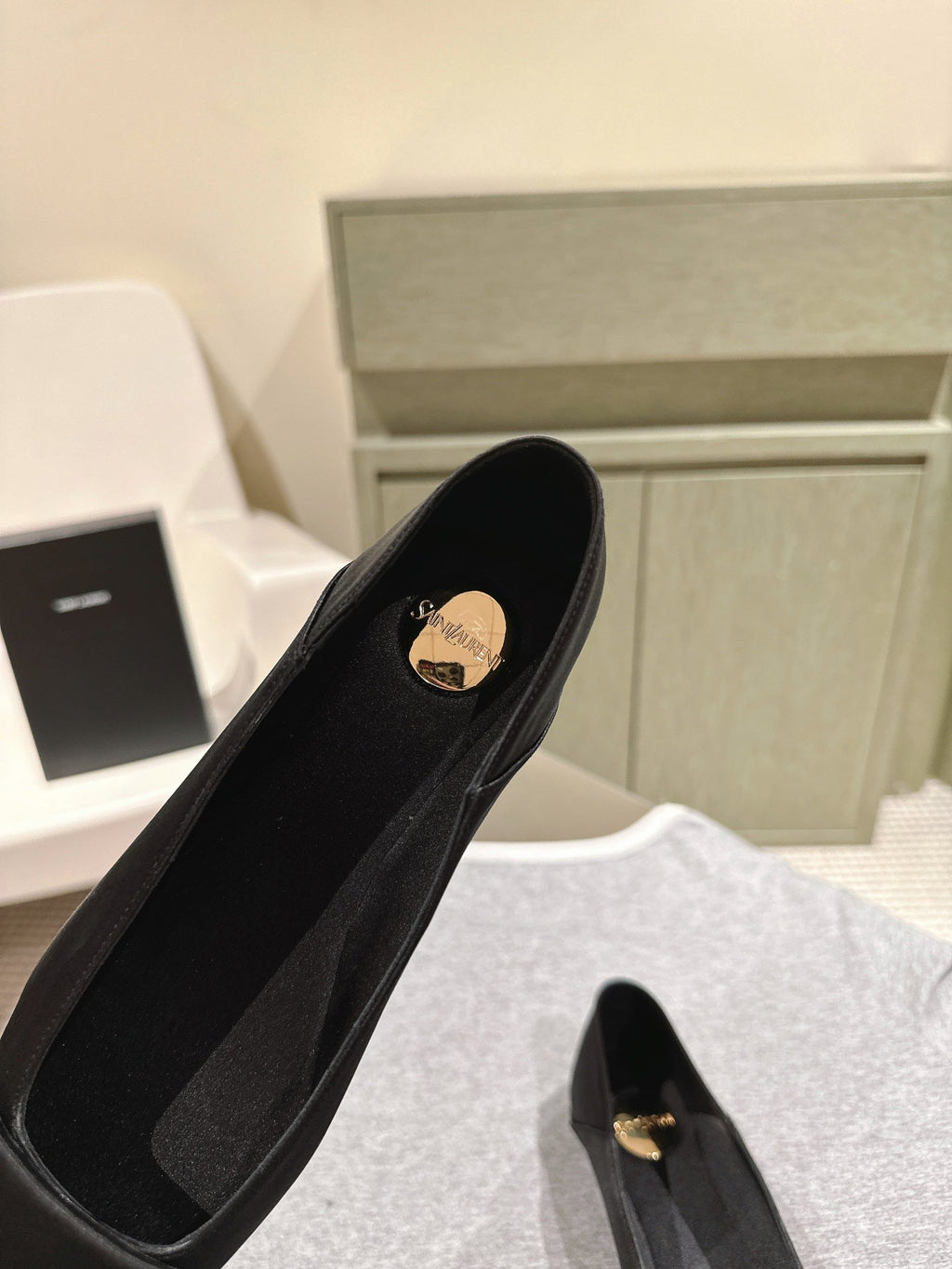 BALLERINA FLATS IN BLACK SATIN