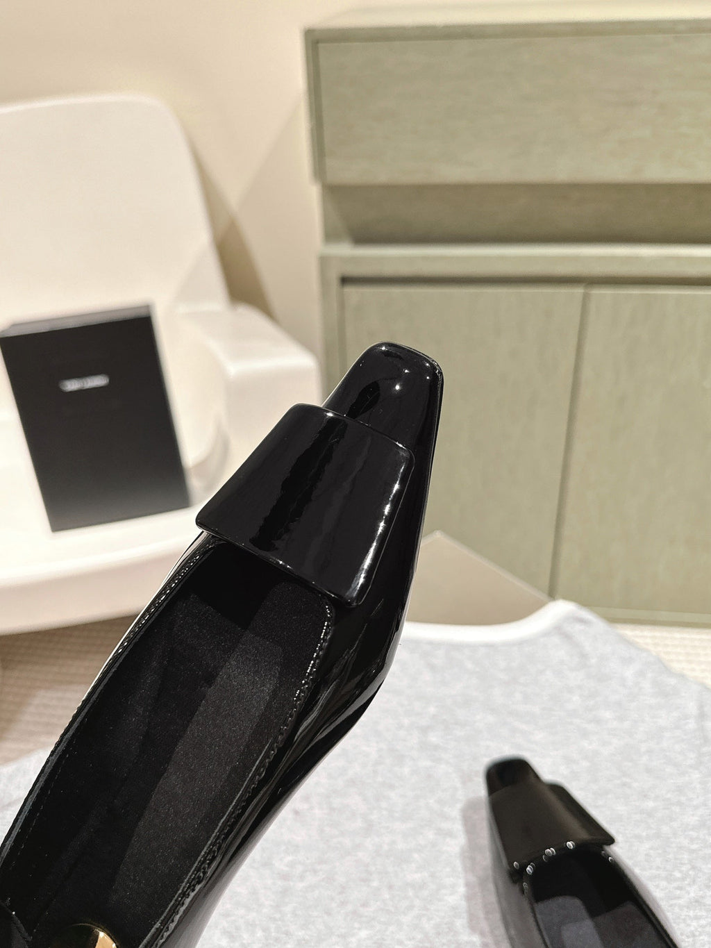 BALLERINA FLATS IN BLACK PATENT CALFSKIN