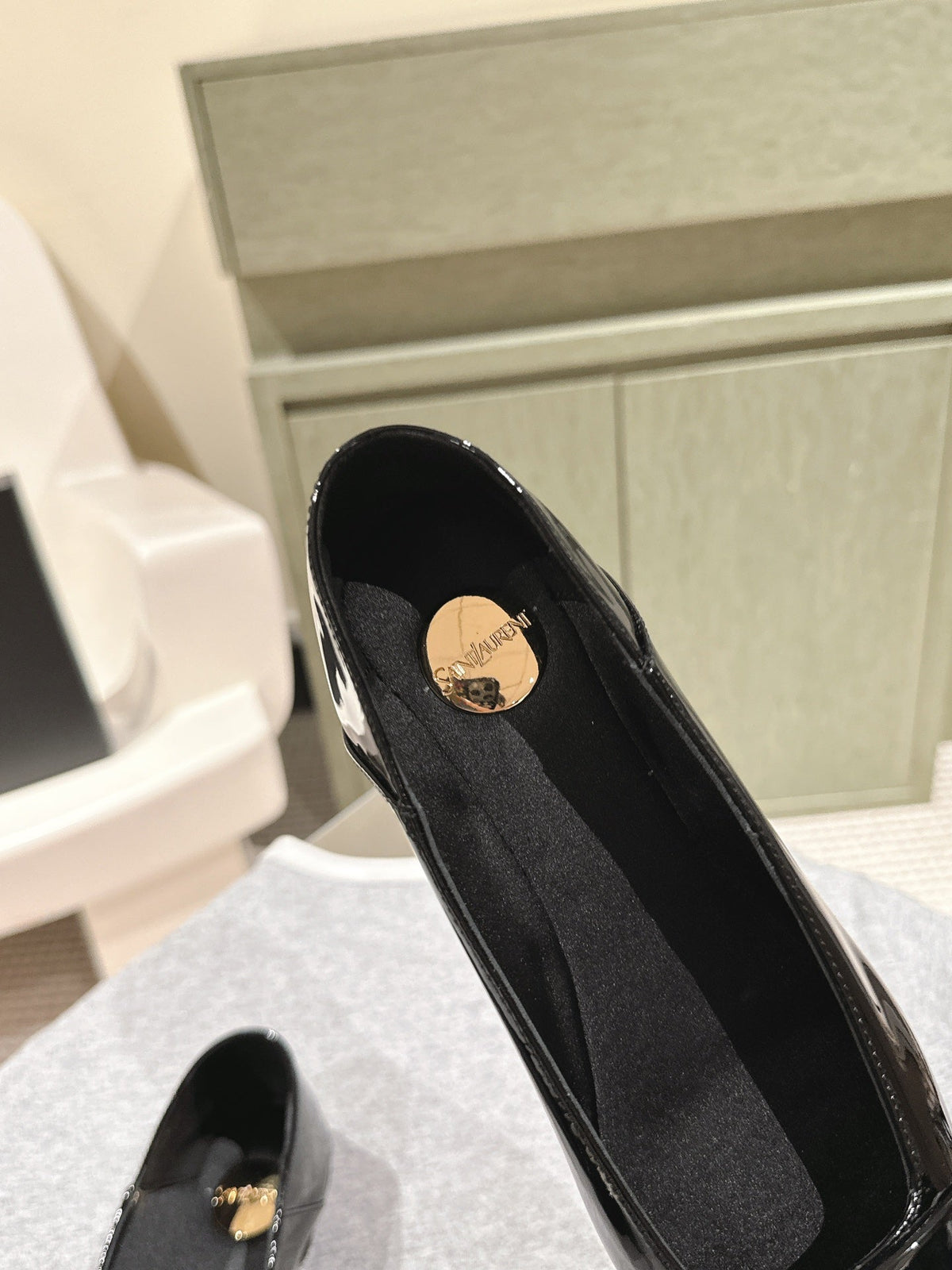 BALLERINA FLATS IN BLACK PATENT CALFSKIN