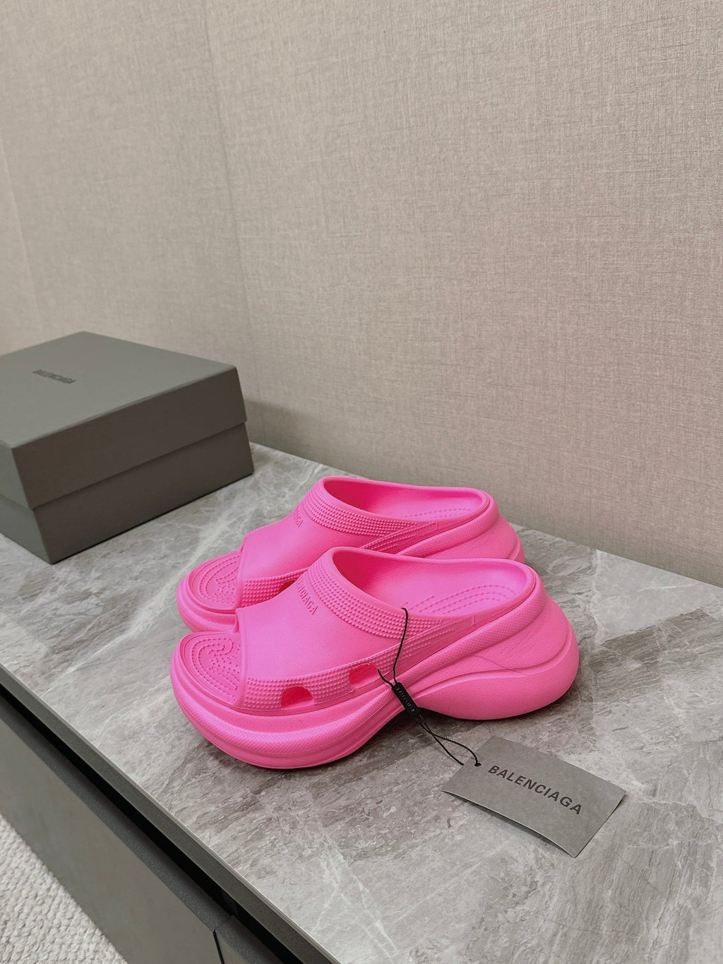 POOL CROCS SLIDE SANDAL IN BRIGHT PINK RUBBER