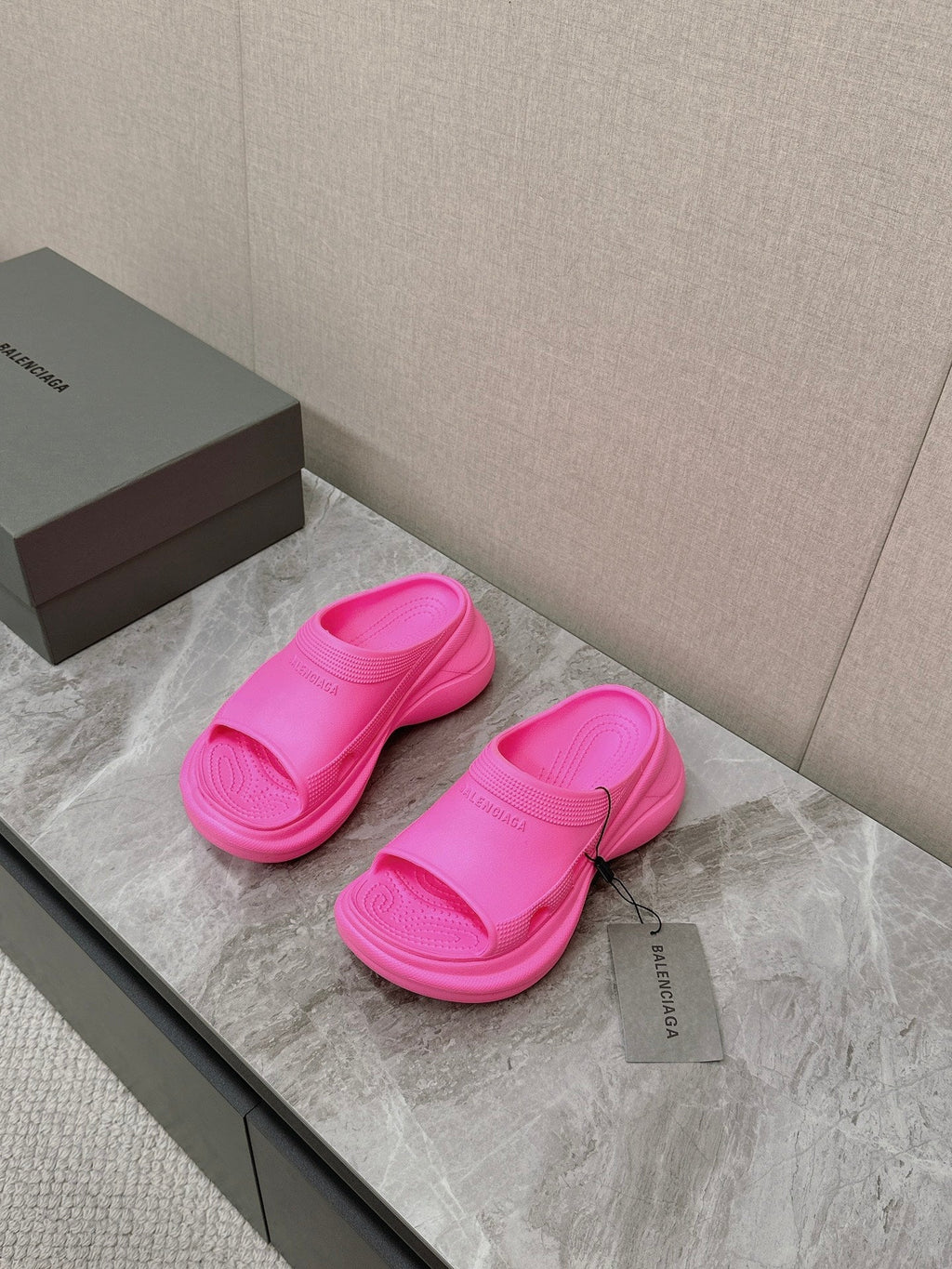 POOL CROCS SLIDE SANDAL IN BRIGHT PINK RUBBER