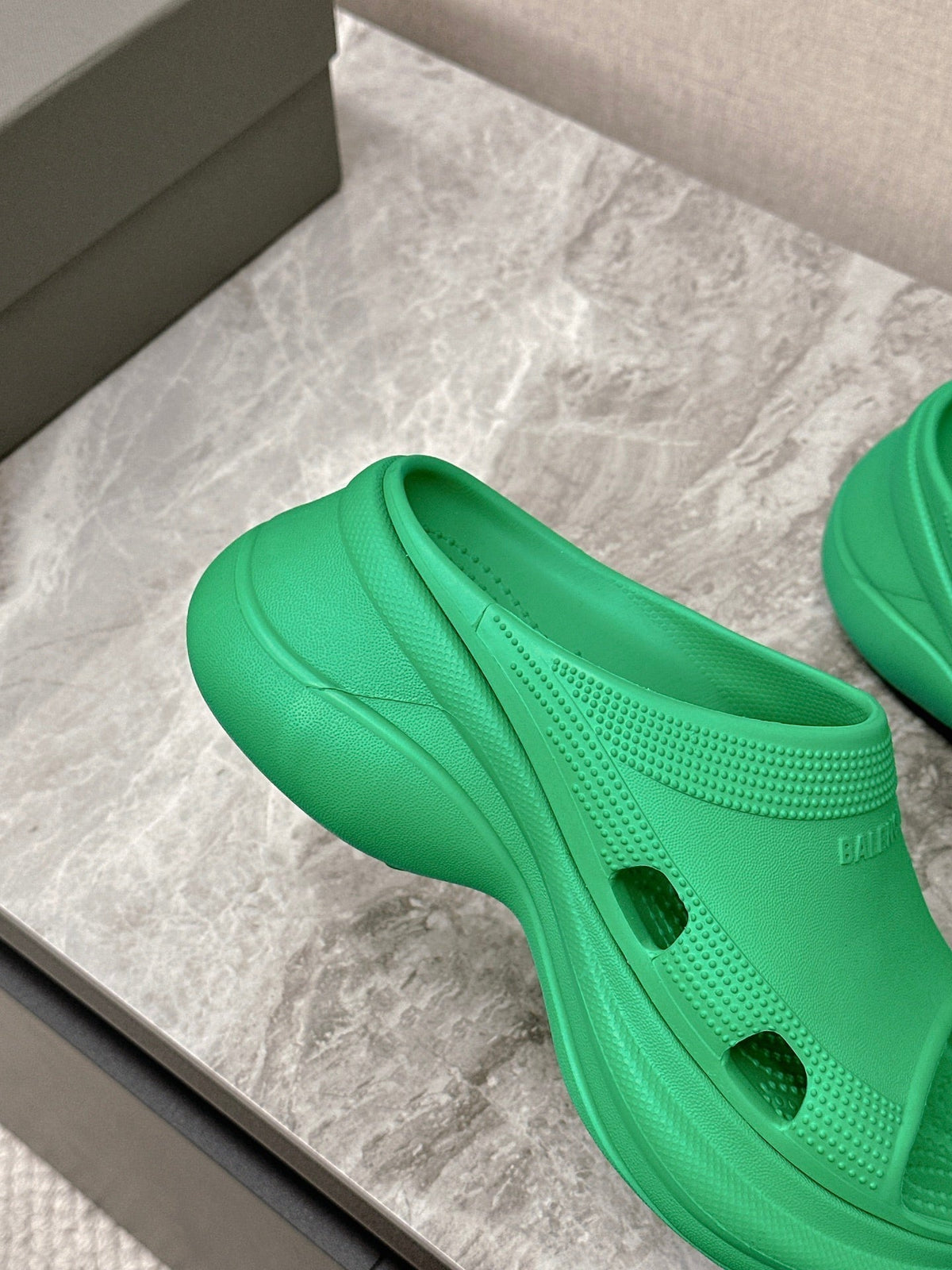 POOL CROCS SLIDE SANDAL IN GREEN RUBBER