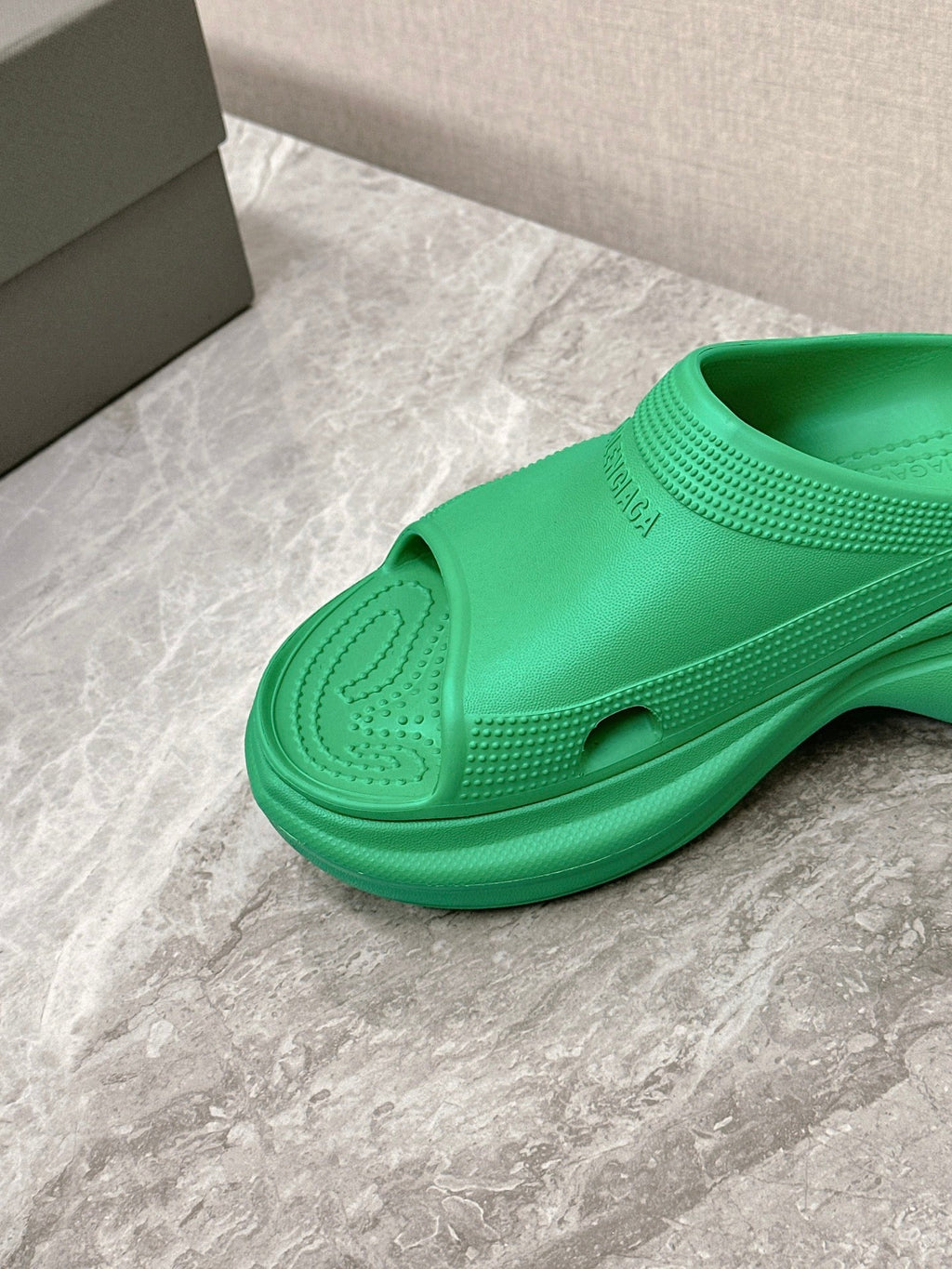 POOL CROCS SLIDE SANDAL IN GREEN RUBBER