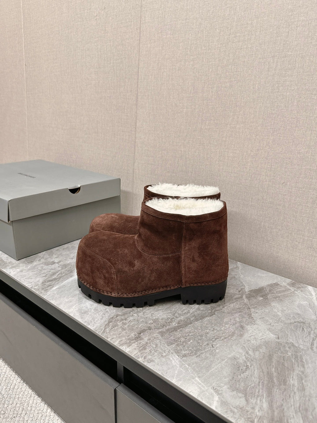 ALASKA BOOTIE IN CHOCOLATE SUEDE AND WOOL LINING