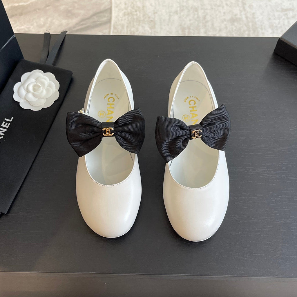 BALLET FLAT WHITE LAMBSKIN WITH BLACK BOW