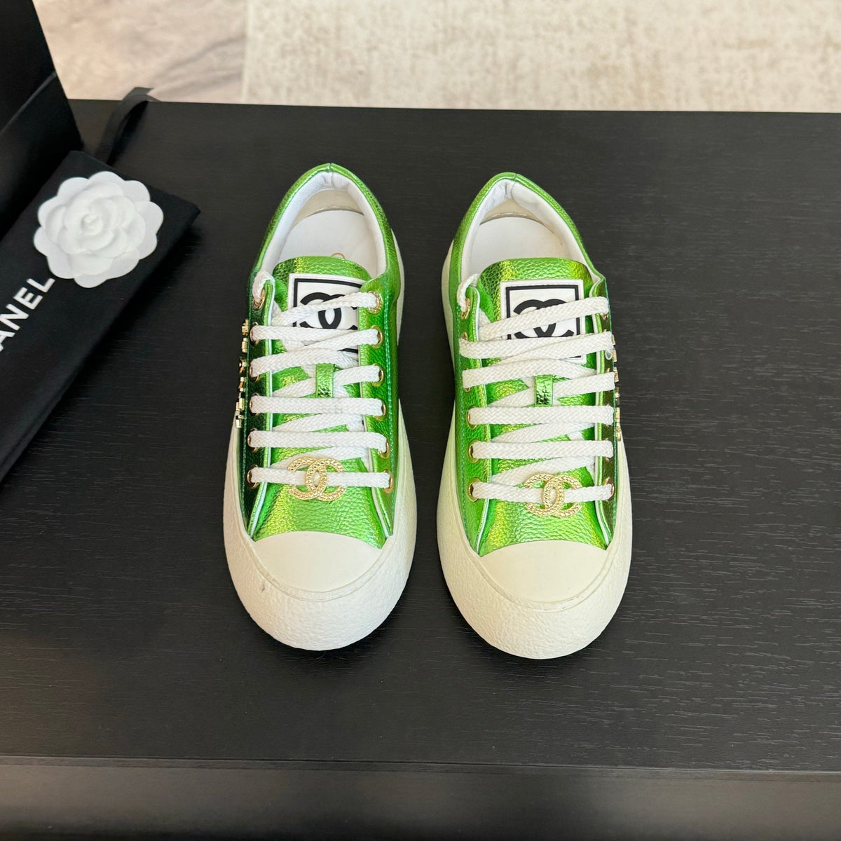 BIG-HEAD COOKIE SHOES IN EMERALD GREEN LAMBSKIN