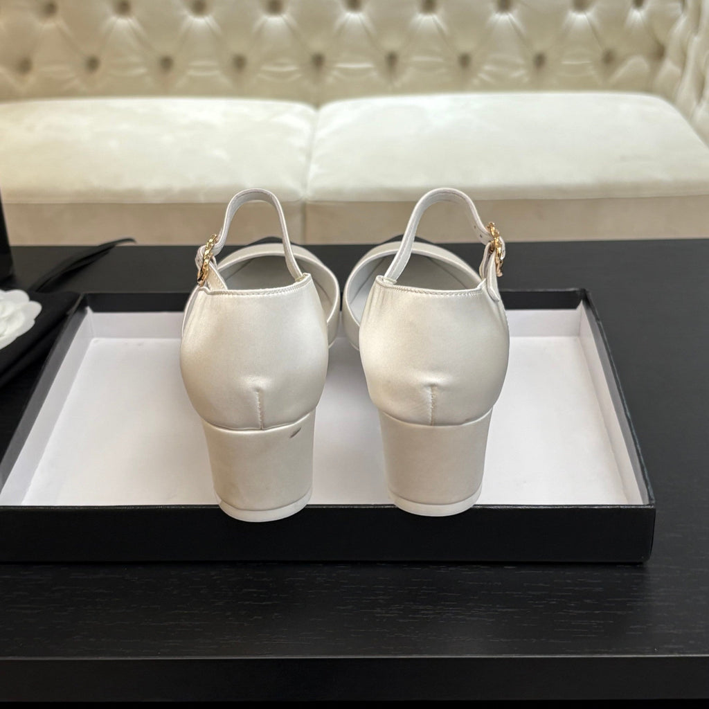 BLOCK HEEL SLINGBACKS IN WHITE MIX BLACK SILK FABRIC