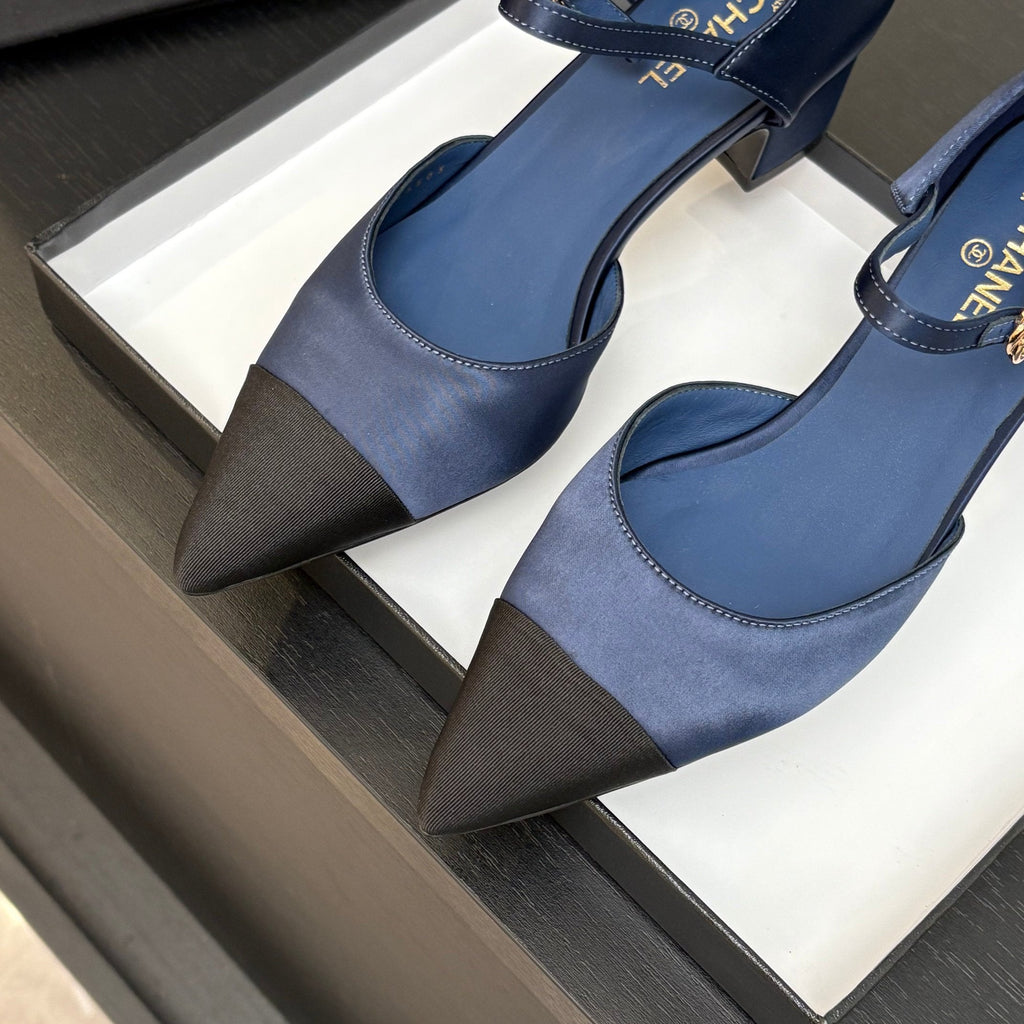 BLOCK HEEL SLINGBACKS IN NAVY BLUE MIX BLACK SILK FABRIC