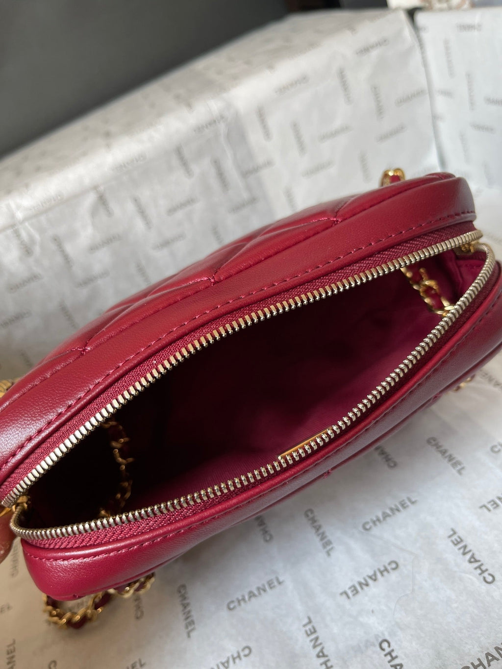 CAMERA BAG 18 IN RED QUILTED LAMBSKIN DOUBLE C GOLD COIN