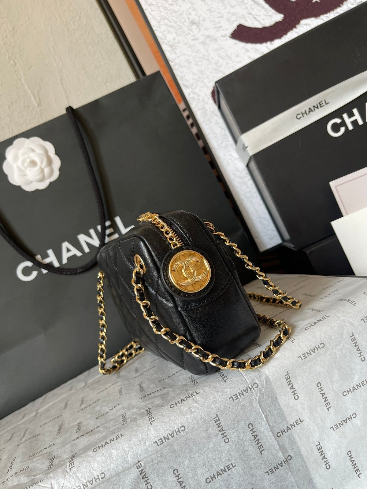 CAMERA BAG 18 IN BLACK QUILTED LAMBSKIN DOUBLE C GOLD COIN