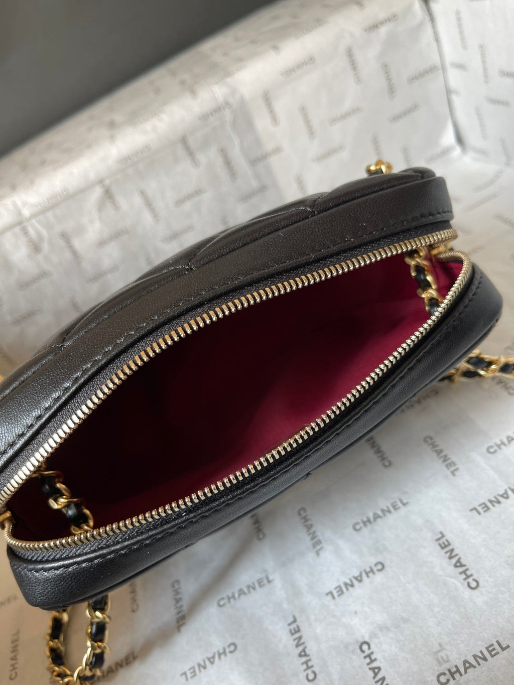 CAMERA BAG 18 IN BLACK QUILTED LAMBSKIN DOUBLE C GOLD COIN