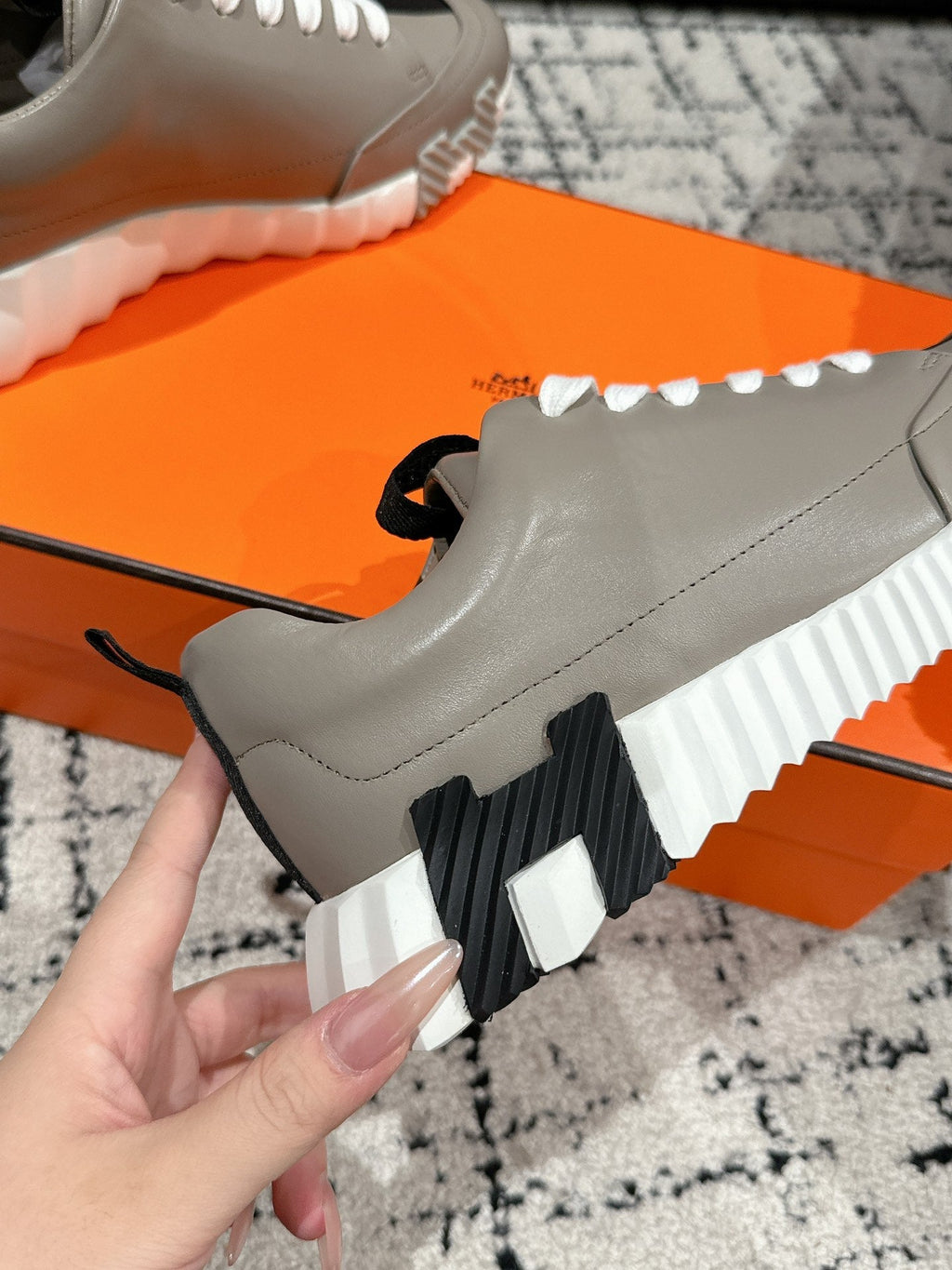 BOUNCING SNEAKER IN KHAKI BEIGE CALFSKIN