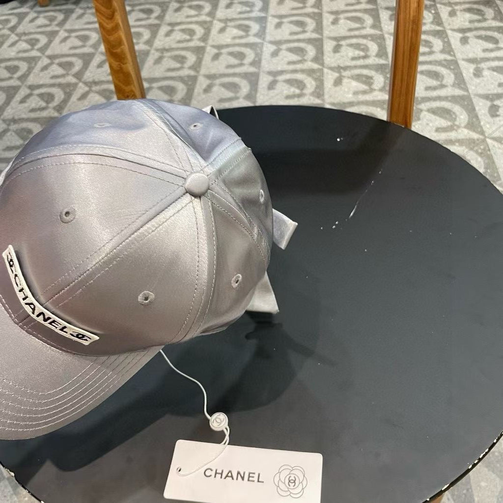 BASEBALL HAT IN SILVER SILK SATIN 404865