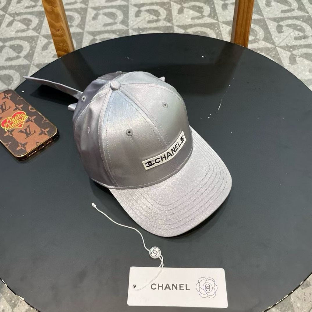 BASEBALL HAT IN SILVER SILK SATIN 404865