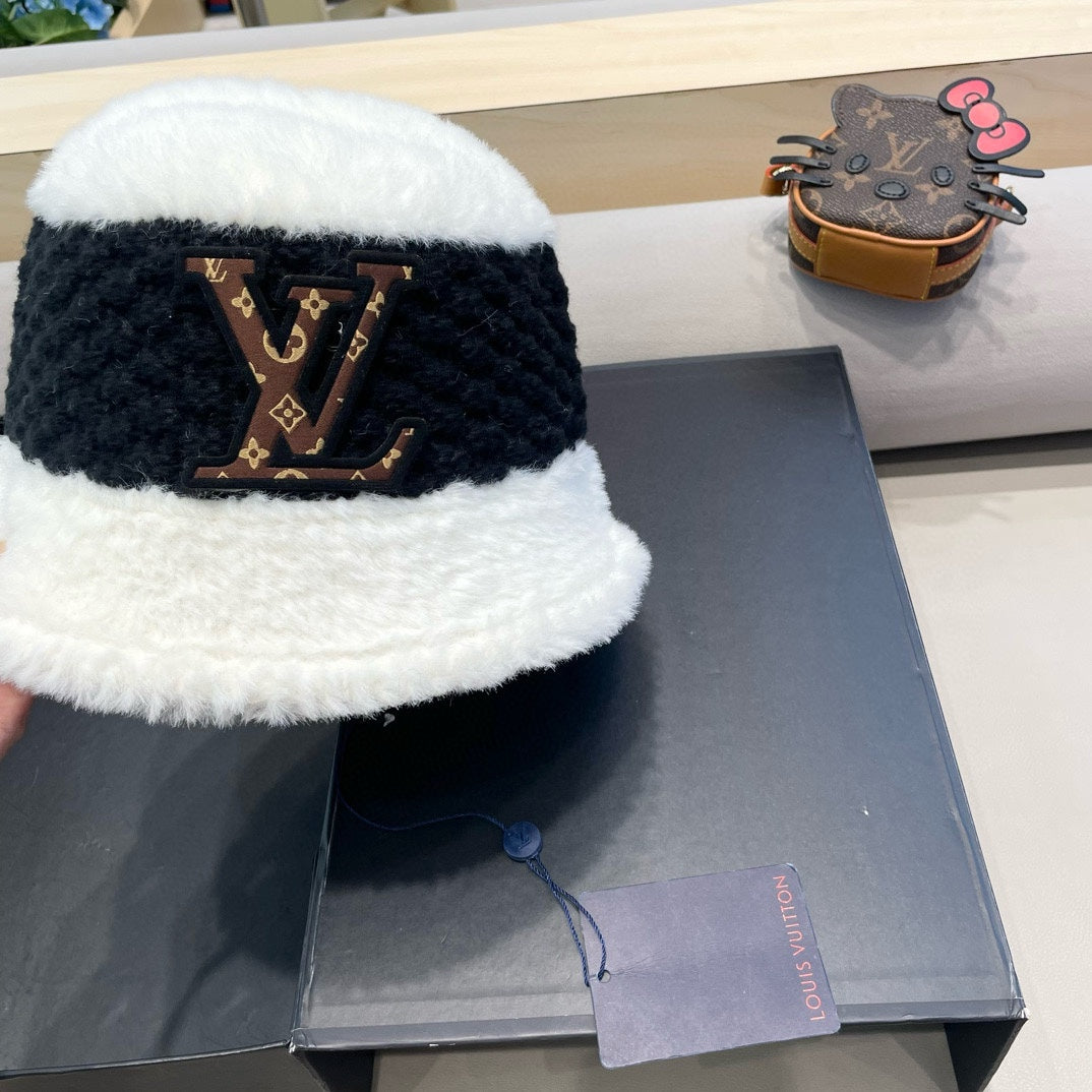 BUCKET HAT IN WHITE MIX BLACK WOOL 421040