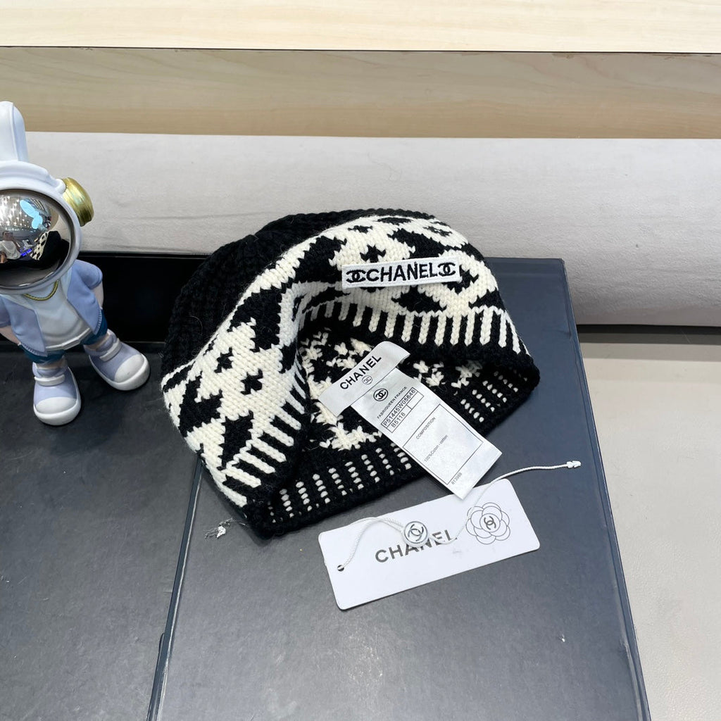 BEANIE HAT IN BLACK MIX WHITE WOOL 431698