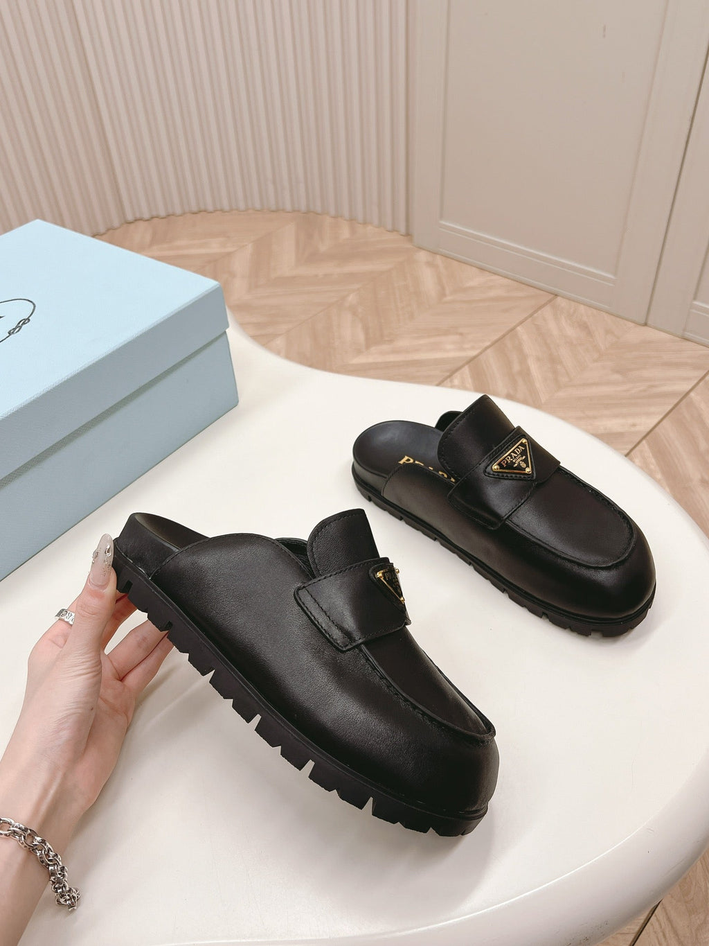 PRA SABOTS MULES BLACK CALFSKIN