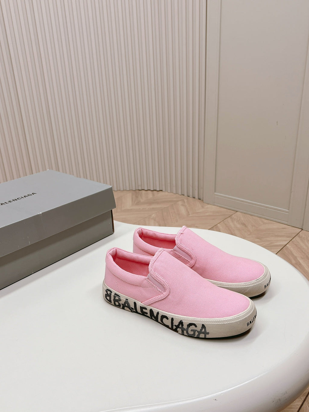 SLIP-ON SNEAKERS GRAFFITI IN PINK CANVAS