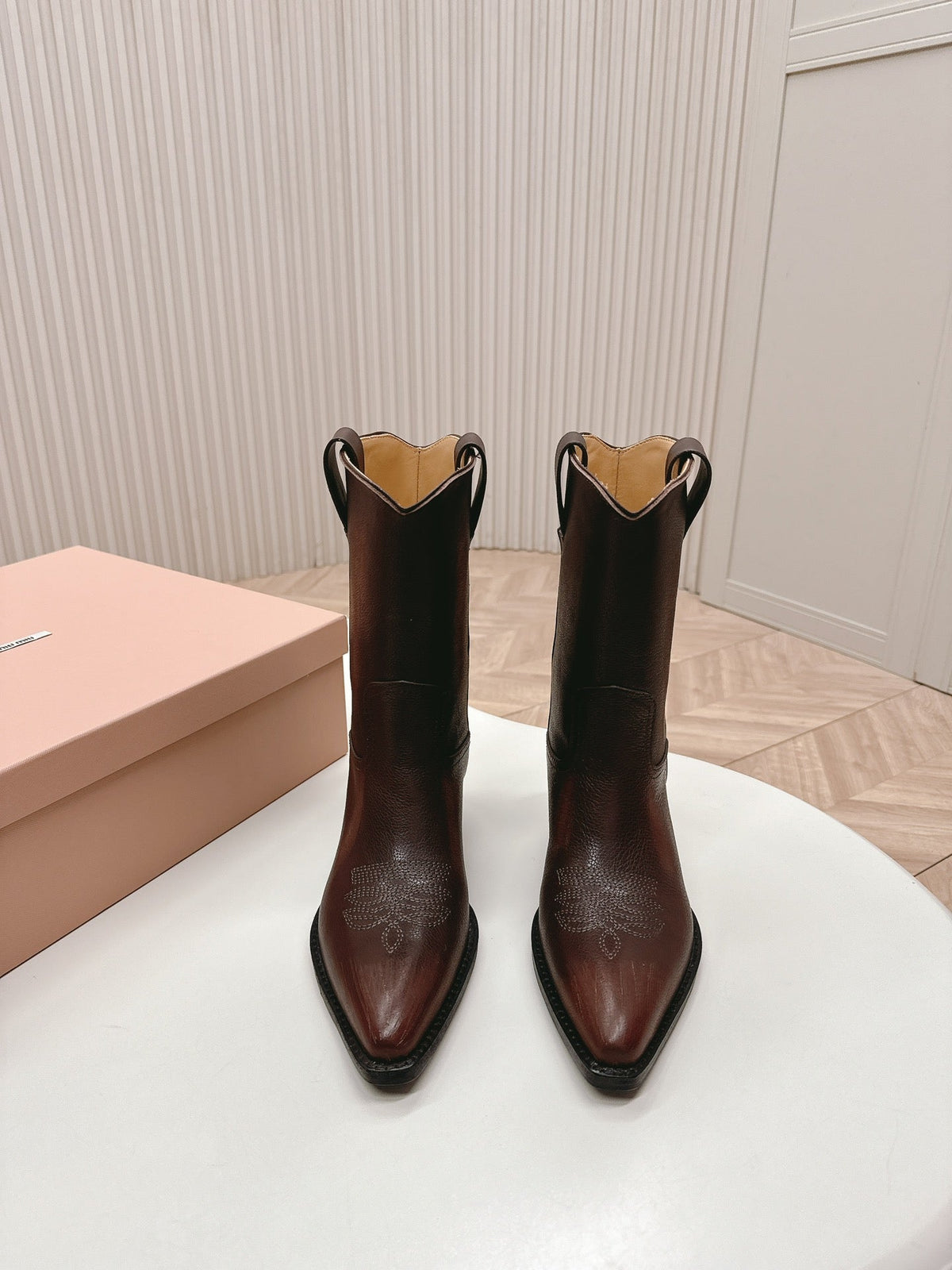 POINTED TOE BOOTS IN COCOA BROWN CALFSKIN