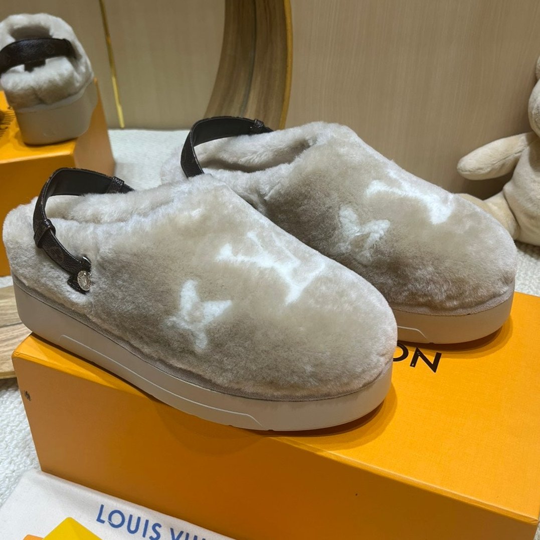 ASPEN COMFORT CLOG IN KHAKI BEIGE MIX WHITE FLEECE