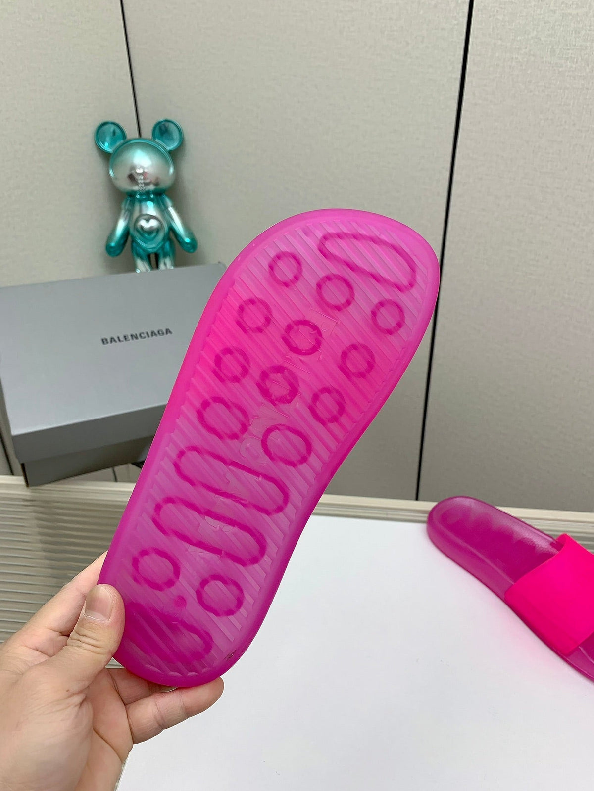 POOL SLIDE SANDAL IN JELLY PINK RUBBER