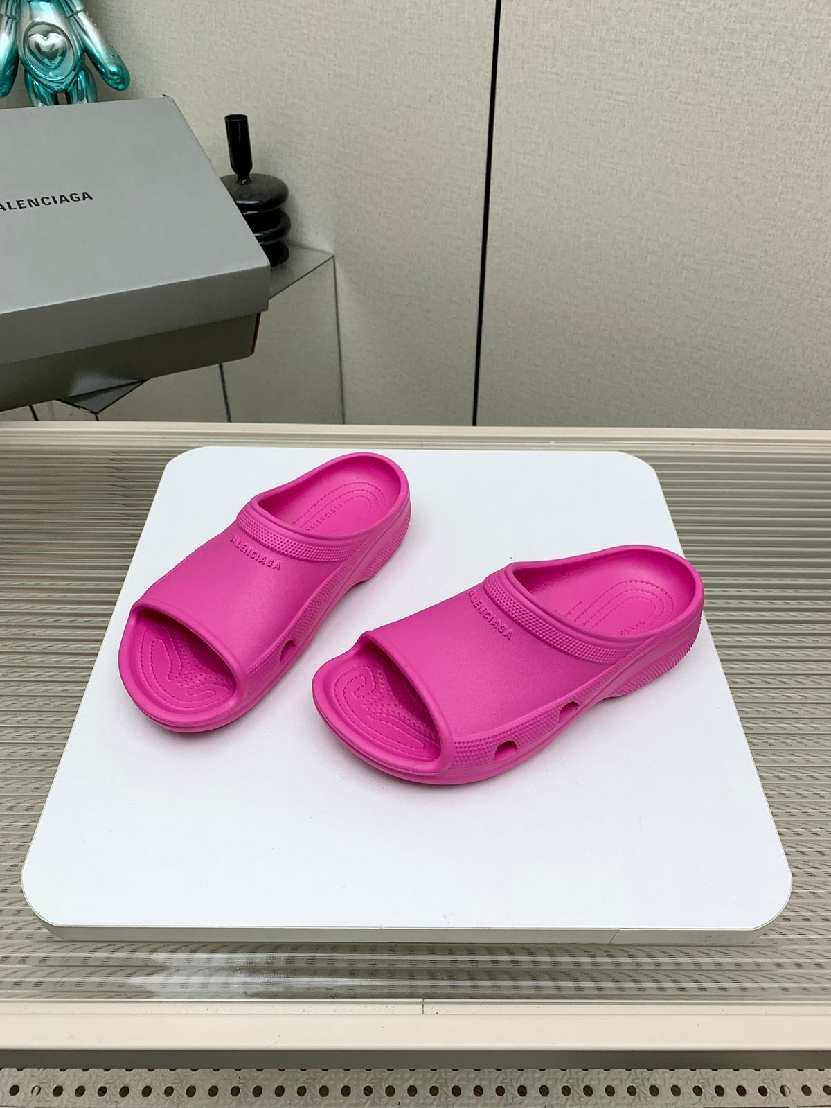 POOL CROCS IN HOT PINK RUBBER