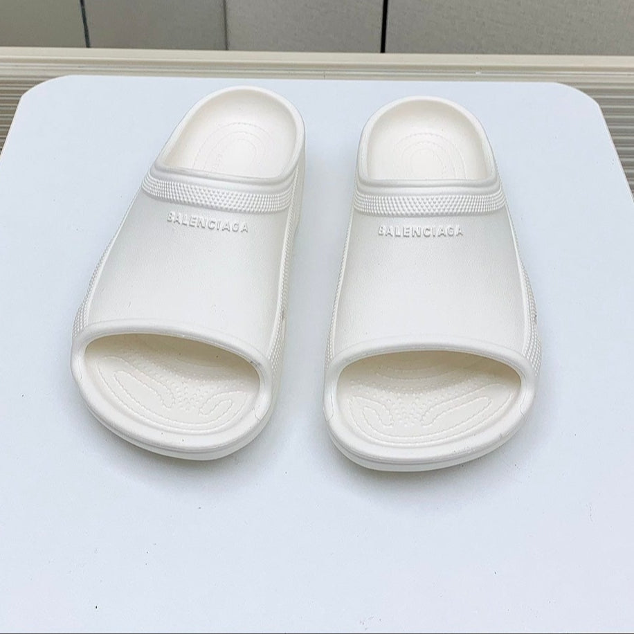 POOL CROCS IN WHITE RUBBER
