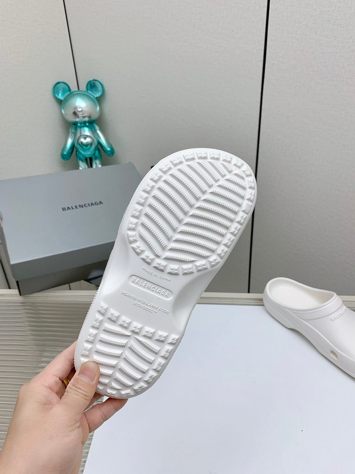 POOL CROCS IN WHITE RUBBER