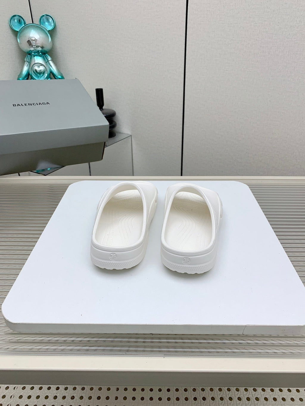 POOL CROCS IN WHITE RUBBER