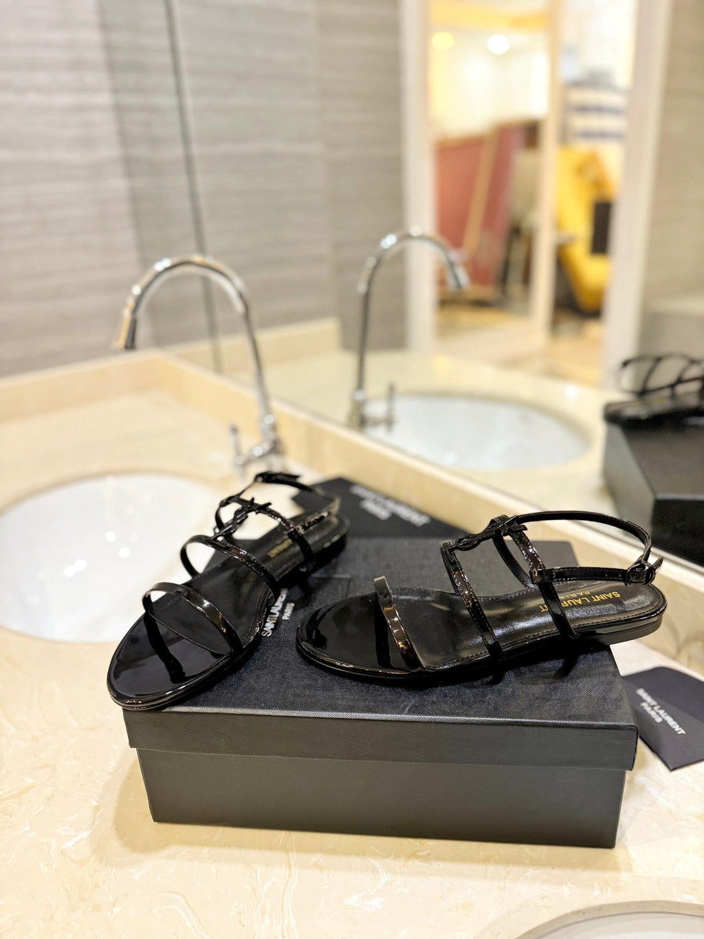 SL LOGO FLAT SANDALS BLACK POLISHED CALFSKIN