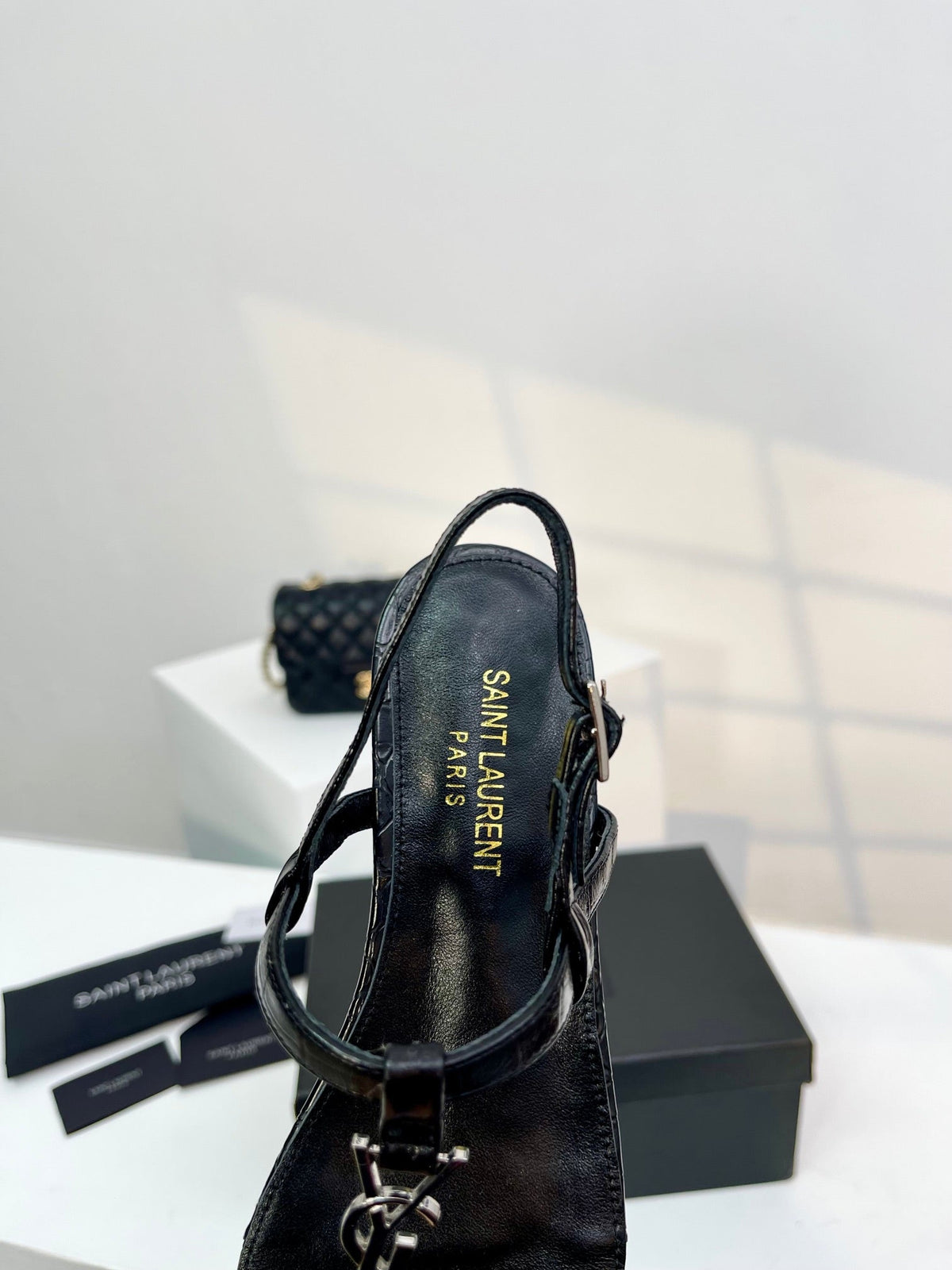 SL Cassandra Croc-Embossed Thong Sandals Black Leather