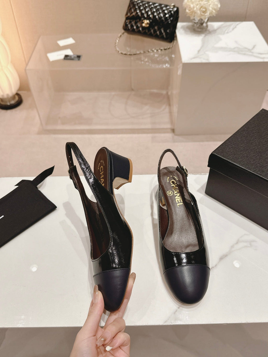 SLINGBACKS IN BLACK SHEEPSKIN