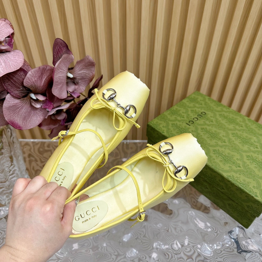 BALLET FLAT IN LIGHT YELLOW SILK WITH SILVER HARDWARE
