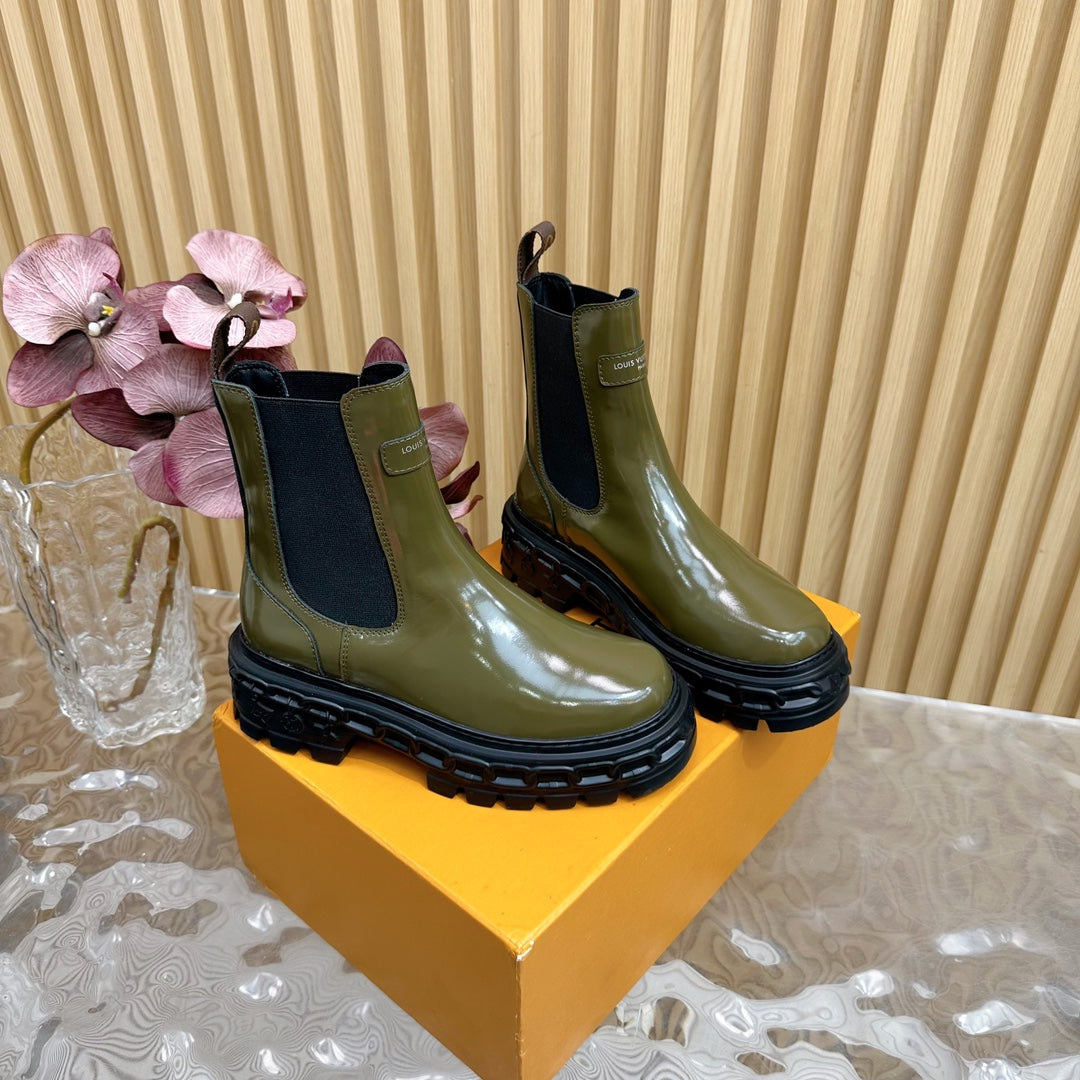 BOTTINE LV BEAUBOURG IN ARMY GREEN GLOSSY CALFSKIN