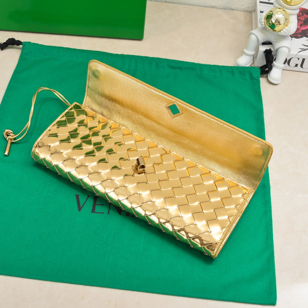 BV Long Clutch Andiamo 31 Gold Metalic Leather Ghw